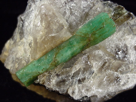 Beryl var. Emerald from Mount Dayakou tungsten mine, 6 km northeast of Mengdong village, Malipo County, Yunnan Province, China