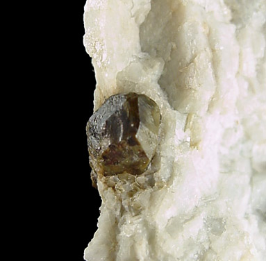 Microlite in Albite from Morefield pegmatite, Amelia Court House, Amelia County, Virginia