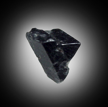 Spinel Twin from Lime Crest Quarry (Limecrest), Sussex Mills, 4.5 km northwest of Sparta, Sussex County, New Jersey