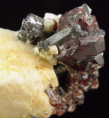 Columbite-(Fe) and Spessartine from Shengus, Skardu Road, Pakistan