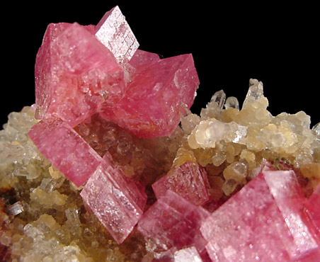 Rhodochrosite, Fluorite, Quartz from Santa Isabel Vein, Huallapon Mine, Pasto Bueno, Ancash, Peru