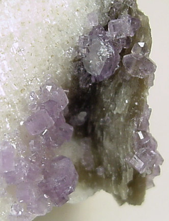 Fluorapatite on Albite from Emmons Quarry, southeastern slope of Uncle Tom Mountain,  Greenwood, Oxford County, Maine