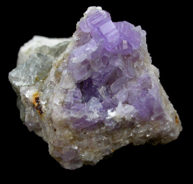 Fluorapatite on Albite from Emmons Quarry, southeastern slope of Uncle Tom Mountain,  Greenwood, Oxford County, Maine