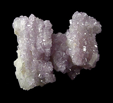 Fluorapatite on Albite from Emmons Quarry, southeastern slope of Uncle Tom Mountain,  Greenwood, Oxford County, Maine