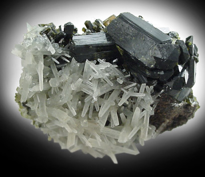 Epidote with Quartz from Kuh-e Khorram, near Kuhandan, Zagros Mountains, Markazi Province, Iran