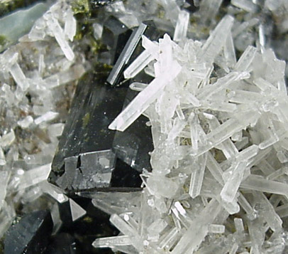 Epidote with Quartz from Kuh-e Khorram, near Kuhandan, Zagros Mountains, Markazi Province, Iran