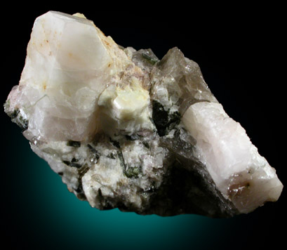 Beryl, Fluorapatite, Quartz, Muscovite from Gillette Quarry, Haddam Neck, Middlesex County, Connecticut