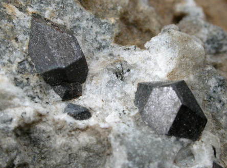 Lorenzenite var. Ramsayite from Lovozero Massif, Kola Peninsula, Murmanskaja Oblast', Northern Region, Russia