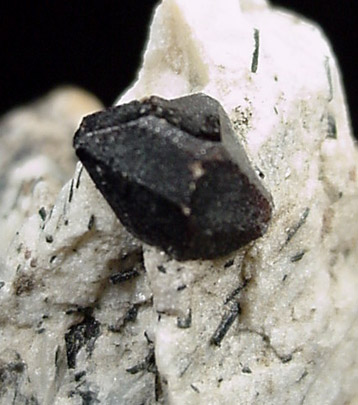 Lorenzenite var. Ramsayite from Lovozero Massif, Kola Peninsula, Murmanskaja Oblast', Northern Region, Russia