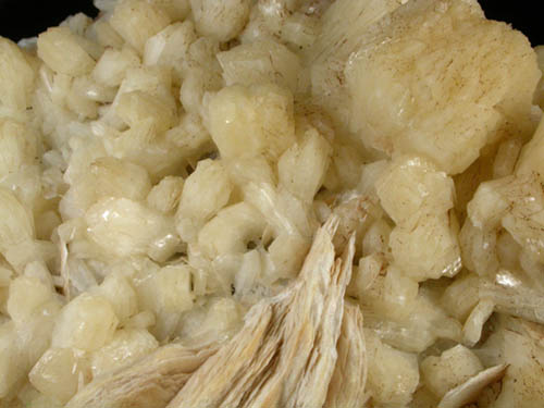 Stilbite, Calcite, Quartz from Thomaston Dam Railroad Cut, Thomaston, Litchfield County, Connecticut