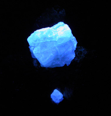 Scheelite from Goodall Farm Quarry, Sanford, York County, Maine