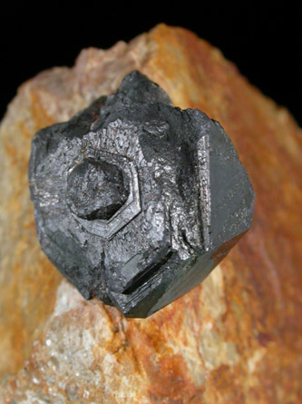 Uraninite on Albite from Swamp No. 1 Quarry (a.k.a Trebilcock Locality), Topsham, Sagadahoc County, Maine