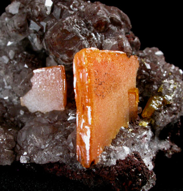 Wulfenite on Calcite from Erupcion/Ahumada Mine, Sierra de Los Lamentos, Chihuahua, Mexico