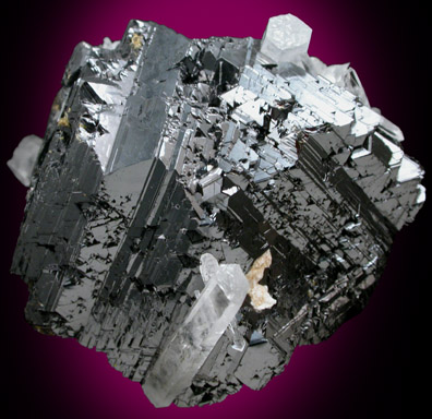 Sphalerite (Spinel-law Twinned) and Quartz from Huaron District, Cerro de Pasco Province, Pasco Department, Peru