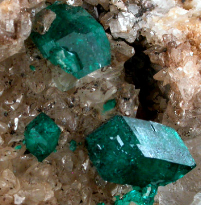 Dioptase on Calcite from Altyn-Tyube, 66 km east of Karagandy, Karaganda Oblast', Kazakhstan (Type Locality for Dioptase)