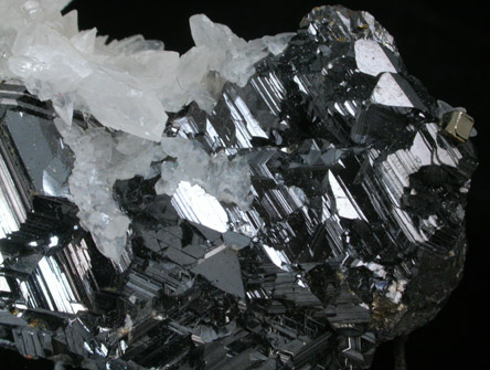 Sphalerite (Spinel-law twinned crystals) with Quartz from Huaron District, Cerro de Pasco Province, Pasco Department, Peru