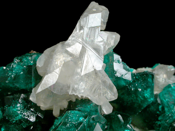 Dioptase with Cerussite on Calcite with Duftite from Tsumeb Mine, Otavi-Bergland District, Oshikoto, Namibia (Type Locality for Duftite)