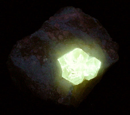 Powellite in Stilbite-Ca from Pandulena Hill near Nashik, Maharashtra, India