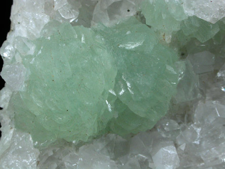 Prehnite on Quartz from Tafelkop, Goboboseb Mountains, 27 km west of Brandberg Mountain, Erongo region, Namibia