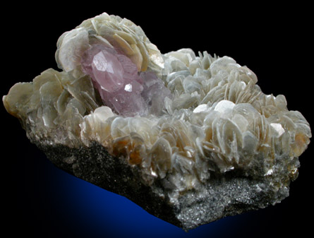 Fluorapatite on Muscovite from Xuebaoding Mountain near Pingwu, Sichuan Province, China