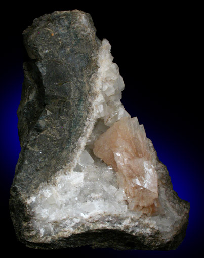 Heulandite-Ca on Calcite and Quartz from Upper New Street Quarry, Paterson, Passaic County, New Jersey