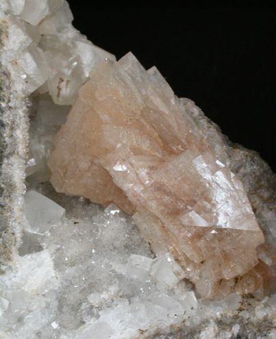 Heulandite-Ca on Calcite and Quartz from Upper New Street Quarry, Paterson, Passaic County, New Jersey