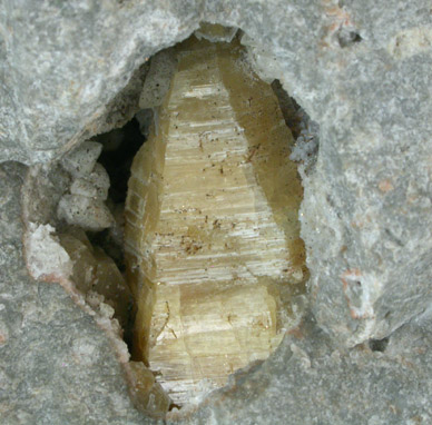 Weloganite from Francon Quarry, Montral, le de Montral, Qubec, Canada (Type Locality for Weloganite)