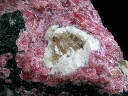 Gittinsite with Vlasovite from Kipawa Complex, Villedieu Township, Qubec, Canada (Type Locality for Gittinsite)