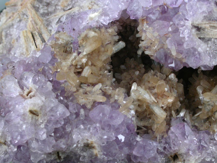 Quartz var. Amethyst with Stilbite from New Street Quarry, Paterson, Passaic County, New Jersey