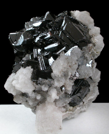 Sphalerite var. Spinel-law Twins with Calcite from San Antonio Mine, Aquiles Serdn, Chihuahua, Mexico