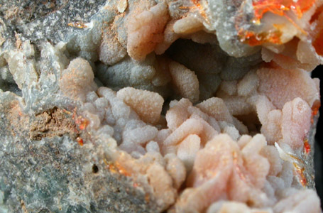 Wulfenite with druzy Quartz on Hemimorphite from Finch Mine (Barking Spider Mine), north of Hayden, Banner District, Gila County, Arizona