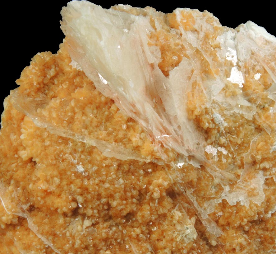 Stilbite-Ca and Calcite from Water Tunnel No.3 under Roosevelt Island, New York City, New York County, New York