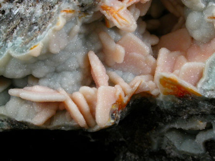 Wulfenite with druzy Quartz on Hemimorphite from Finch Mine (Barking Spider Mine), north of Hayden, Banner District, Gila County, Arizona