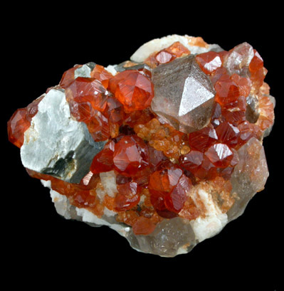 Spessartine Garnet with Quartz and Muscovite from Tongbei-Yunling District, Fujian Province, China