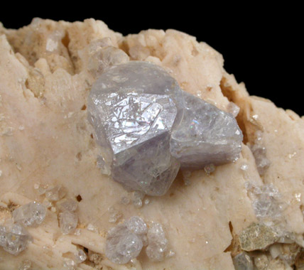 Hydroxylherderite on Albite and Muscovite from Xanda Mine, near Virgen de Lapa, Minas Gerais, Brazil