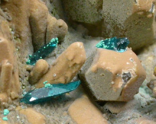 Veszelyite, Philipsburgite on Hemimorphite and Quartz from Black Pine Mine, Flint Creek Valley, Granite County, Montana (Type Locality for Philipsburgite)