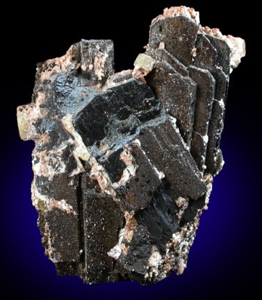 Birnessite pseudomorphs after Serandite with Leucosphenite from Poudrette Quarry, Mont Saint-Hilaire, Qubec, Canada