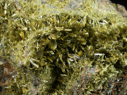 Clinozoisite var. Pistacite from Alicante, Valencia, Spain