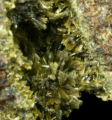 Clinozoisite var. Pistacite from Alicante, Valencia, Spain