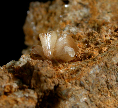 Stilbite var. Epidesmine from Moore's Station Quarry, 44 km northeast of Philadelphia, Mercer County, New Jersey