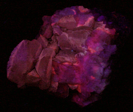 Calcite on Stilbite from Moore's Station Quarry, 44 km northeast of Philadelphia, Mercer County, New Jersey