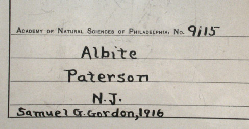Albite on Calcite from Paterson, Passaic County, New Jersey
