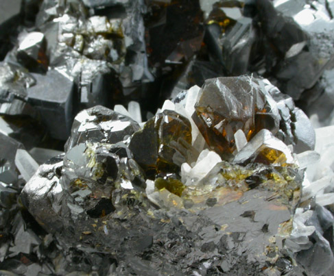 Sphalerite (Spinel-law twinned crystals) with Quartz from Deveti Septemvri Mine, Madan District, Rhodope Mountains, Bulgaria