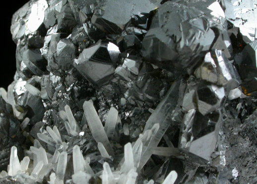 Sphalerite (Spinel-law twinned crystals) with Quartz from Deveti Septemvri Mine, Madan District, Rhodope Mountains, Bulgaria