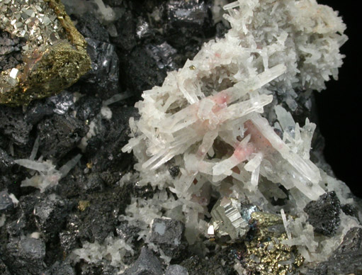 Pyrite on Chalcopyrite over Sphalerite with Quartz from Deveti Septemvri Mine, Madan District, Rhodope Mountains, Bulgaria