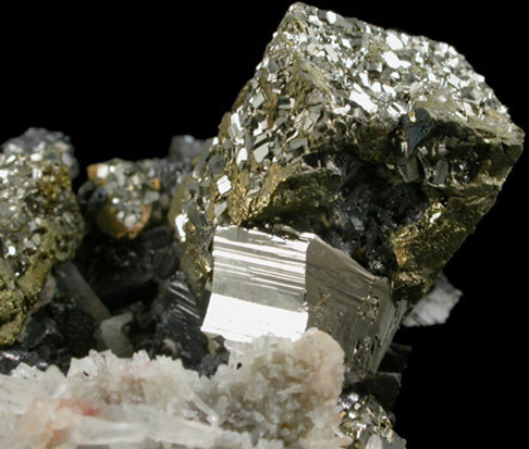 Pyrite on Chalcopyrite over Sphalerite with Quartz from Deveti Septemvri Mine, Madan District, Rhodope Mountains, Bulgaria