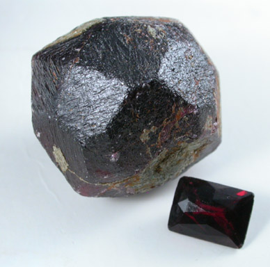 Almandine Garnet (with 3.11 carat faceted gemstone) from Emerald Creek, Latah County, Idaho