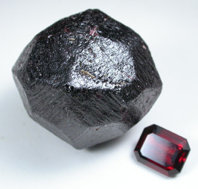 Almandine Garnet (with 3.92 carat faceted gemstone) from Emerald Creek, Latah County, Idaho