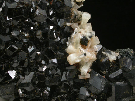 Andradite-Grossular Garnet with Stilbite from Trantimou, Kayes Region, Mali