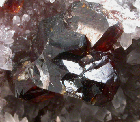 Sphalerite, Calcite and Quartz from Shuikoushan Mine, Hunan Province, China